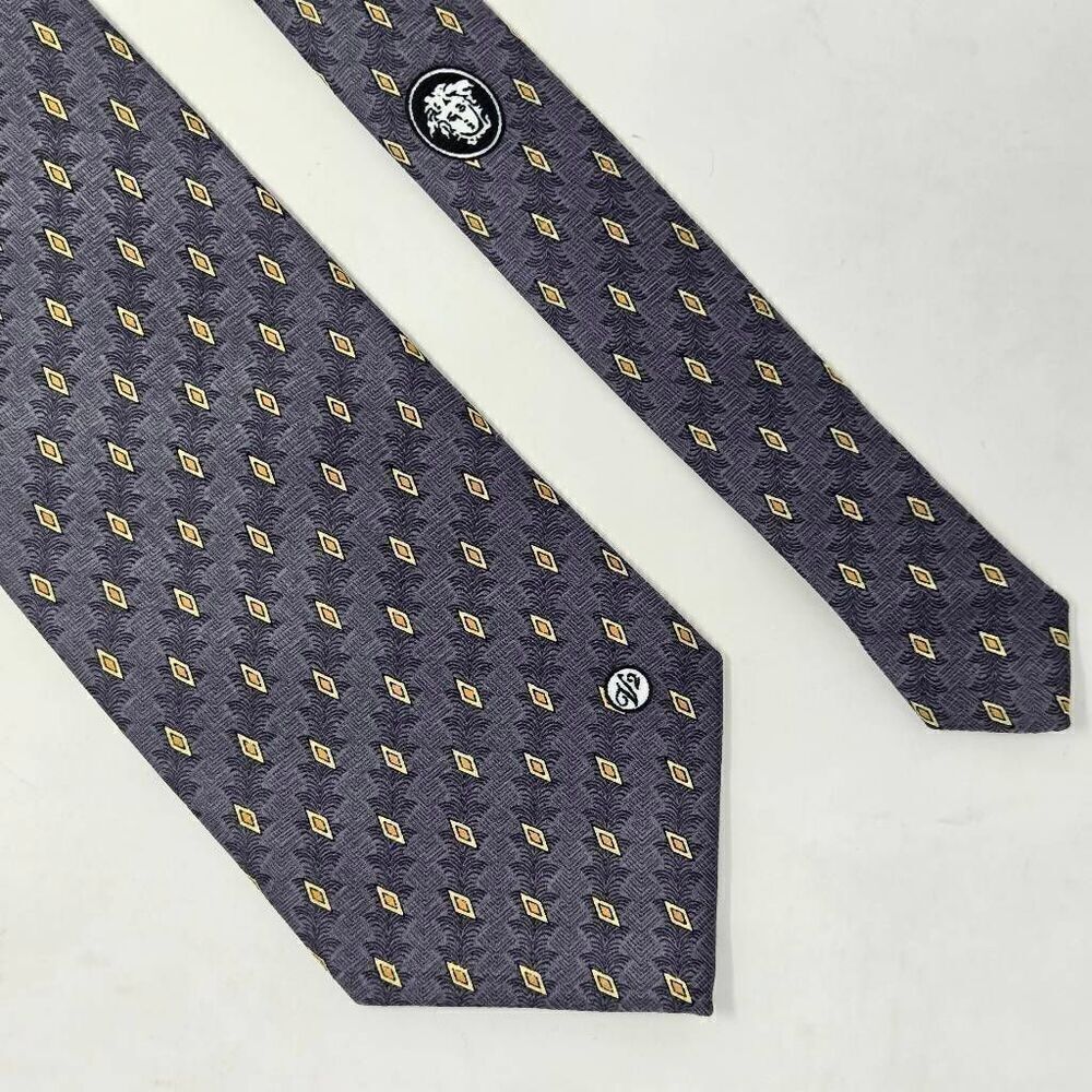 GIANNI VERSACE V2 SILK TIE GRAY GOLD DIAMONDS FOULARD VINTAGE 4" X 58"